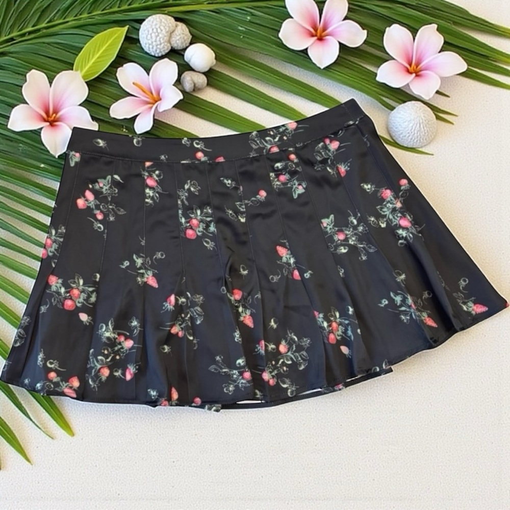 Kimchi Blue Kit Button Waist Pleated Mini Skirt